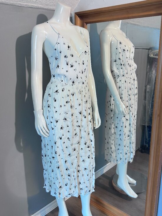 Banana Republic Dresses & Skirts - Banana Republic Floral Faux Wrap Dress White Black Size 6 NWT Spaghetti Strap